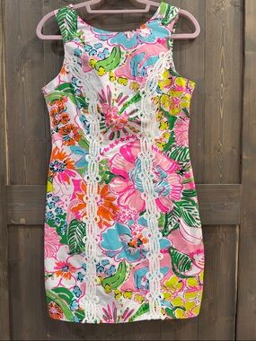 Lily Pulitzer Nosy Posey Floral Print
Sheath Dress Size 8